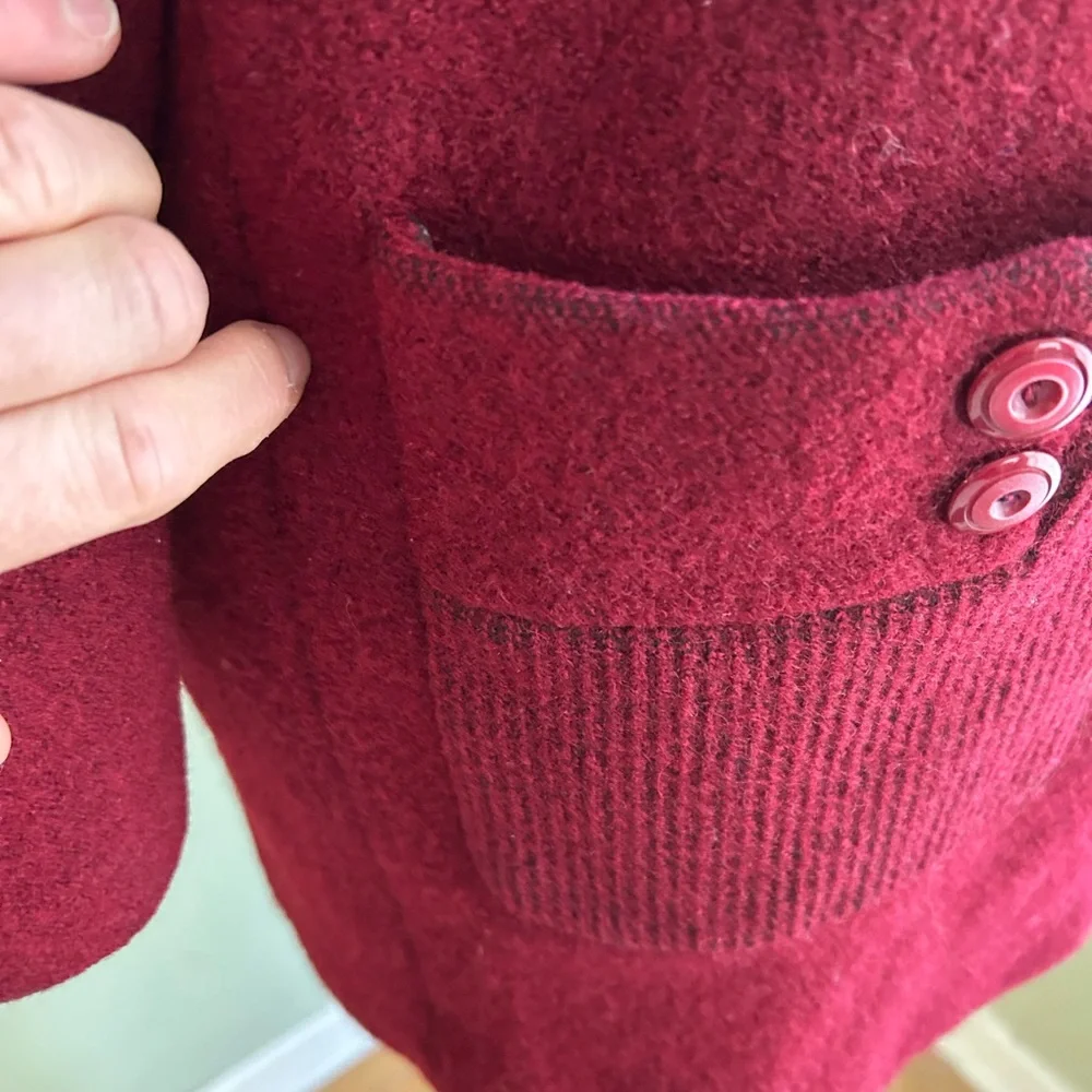 Vintage wool coat cranberry red size 2/4. Shawl neck, retro buttons,big pockets